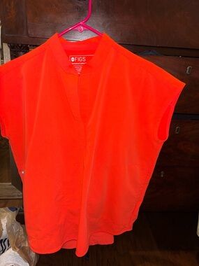 FIGS Fiery Coral rafaela